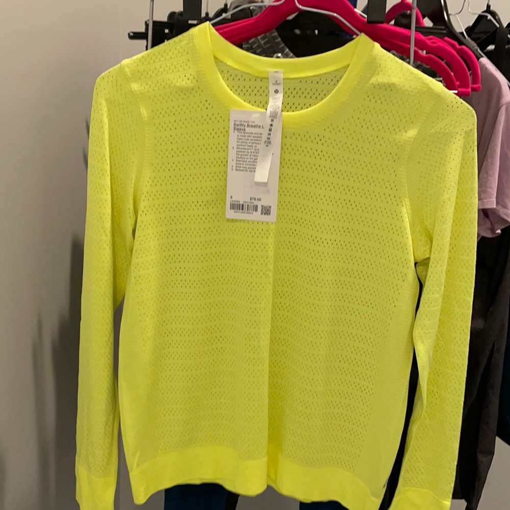 NWT Swiftly breathe long sleeve. Size 8